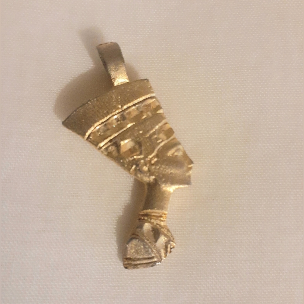 18k Yellow Gold Queen Nefertiti Pendant